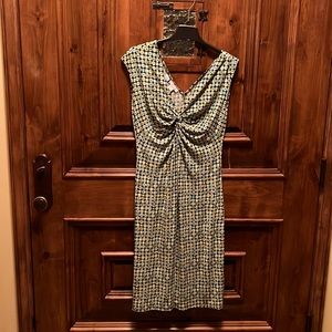 Geometric pattern with detail on chest. Few inches below the knee.p